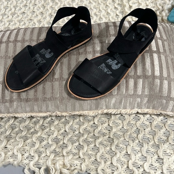 Sorel Black Sporty Ella III Ankle Strap Flat Sandals with Cushioned Footbed - Picture 10 of 10